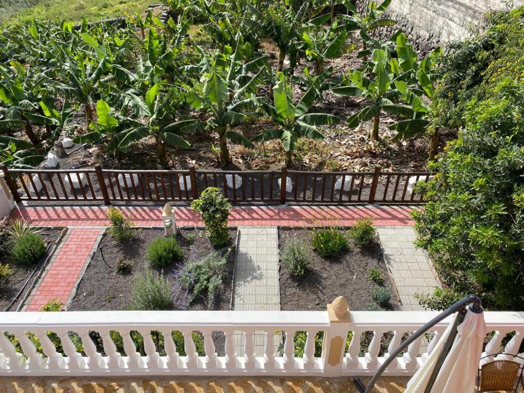 Banana House Villa แอร์มิกวา ภายนอก รูปภาพ