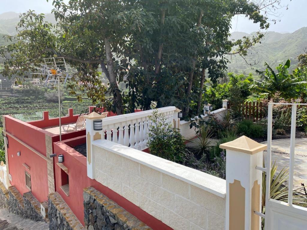 Banana House Villa แอร์มิกวา ภายนอก รูปภาพ